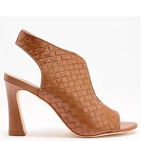BERNARDO Shoes - NEW BERNARDO women's leonora sandals - medium in luggage antique calf